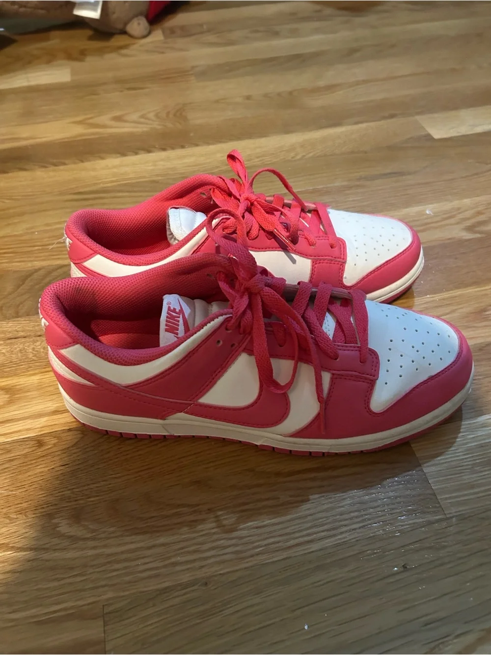 Nike Kids Low-Top Sneakers in White and Red